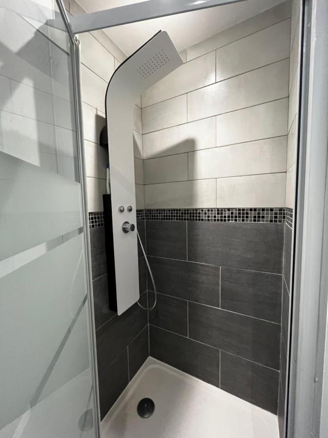 Charmant 2 Pieces Avec Terrasse Proche Centre Ville - Parking Gratuit A Proximite Lourdes Exterior foto